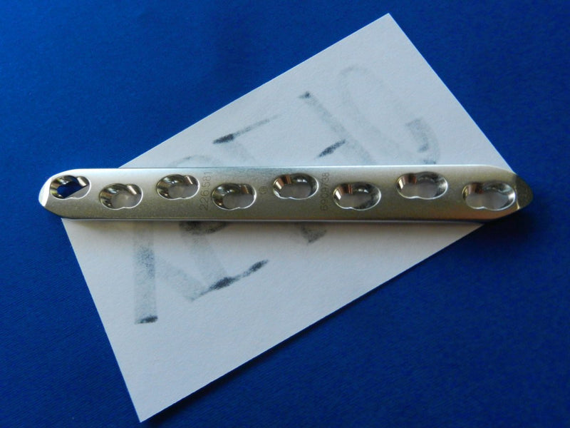 DePuy Synthes 4.5MM BROAD LCP PLATE, 8 HOLES 152MM – 1 ea